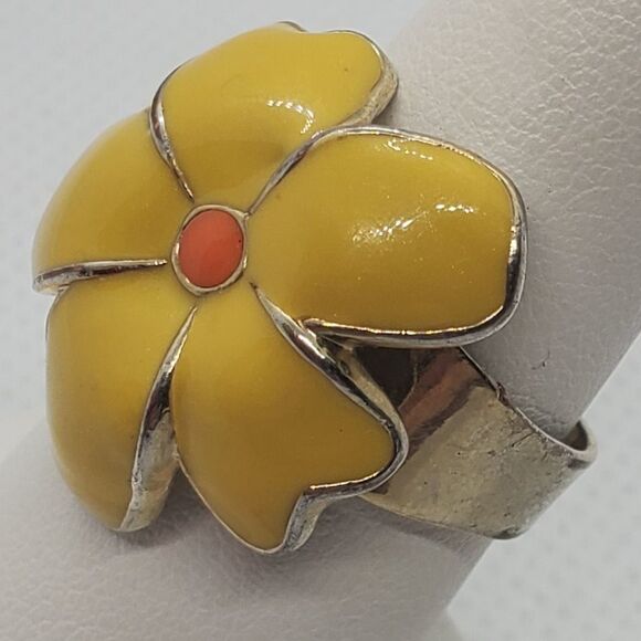 Adjustable Yellow Flower Ring - Picture 3 of 5